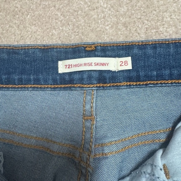 Like New Levi’s 721 High Rise Skinny Jeans Size 28 Women’s - Picture 4 of 5